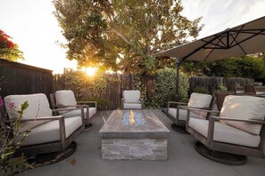 Terrace/patio - La Jolla Luxury | Designer Home w/ Pool & Jacuzzi! (San Diego)