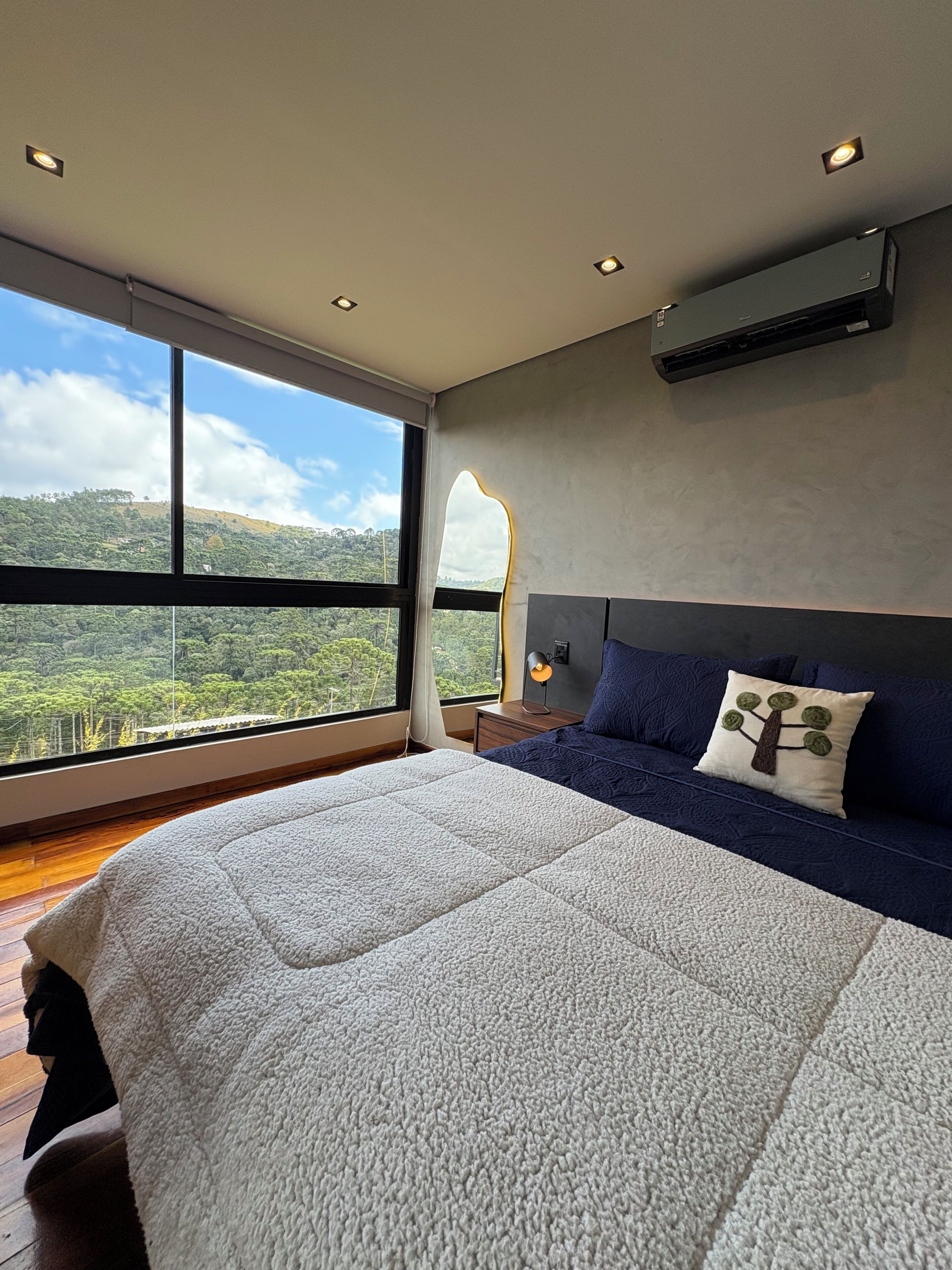 2 habitaciones, tabla de planchar con plancha y cuna de viaje 