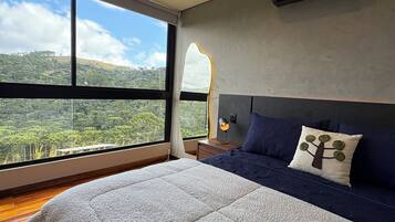 2 habitaciones, tabla de planchar con plancha y cuna de viaje