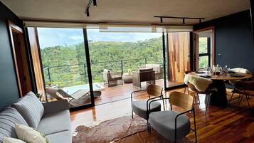 Smart TV y chimenea