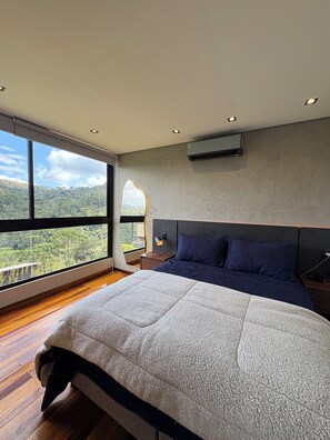 2 bedrooms, iron/ironing board, travel cot, free WiFi