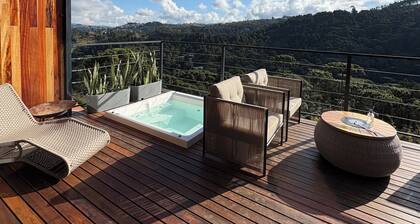 SKYLOFT - Luxury and Spa in the sky - with breakfast