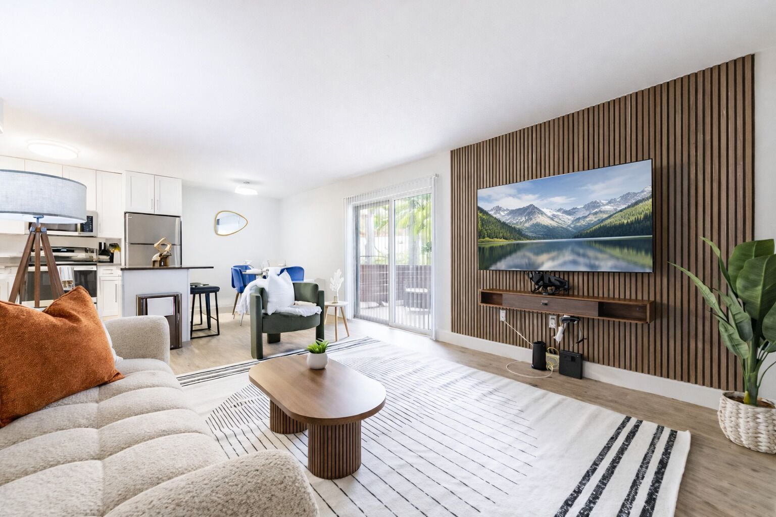 Apartment, 2 Bedrooms, Non Smoking, Kitchen | Living area