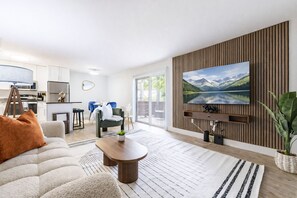 Apartment, 2 Bedrooms, Non Smoking, Kitchen | Living area