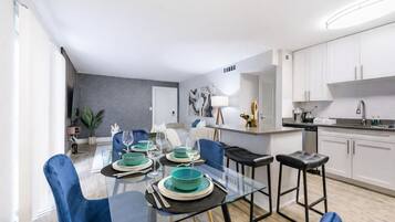 Apartment, 2 Bedrooms, Non Smoking, Kitchen | Interior