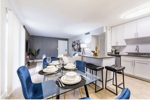Apartment, 2 Bedrooms, Non Smoking, Kitchen | Interior