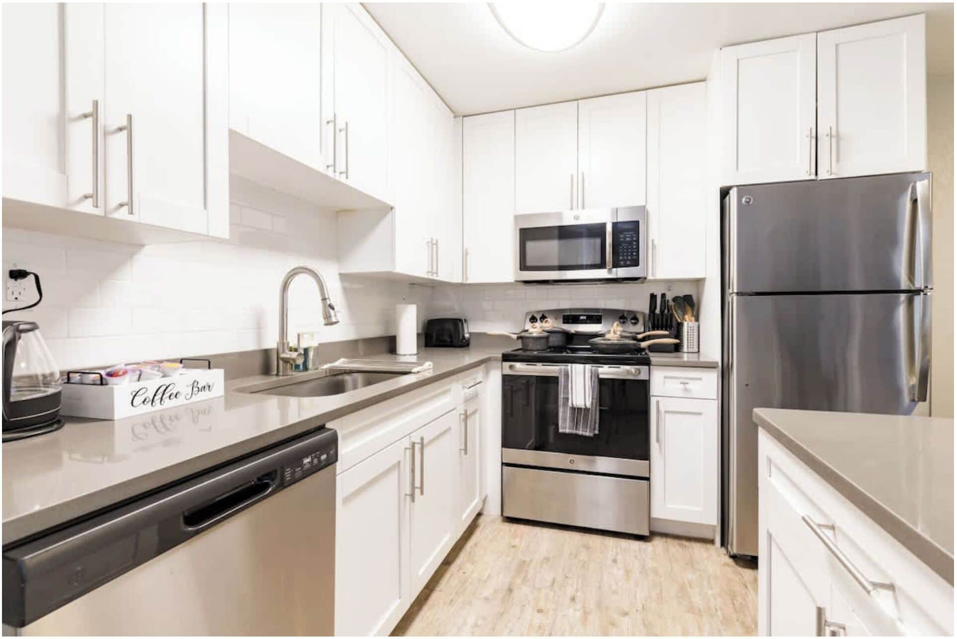 Apartment, 2 Bedrooms, Non Smoking, Kitchen | Private kitchen | Fridge, microwave, oven, stovetop