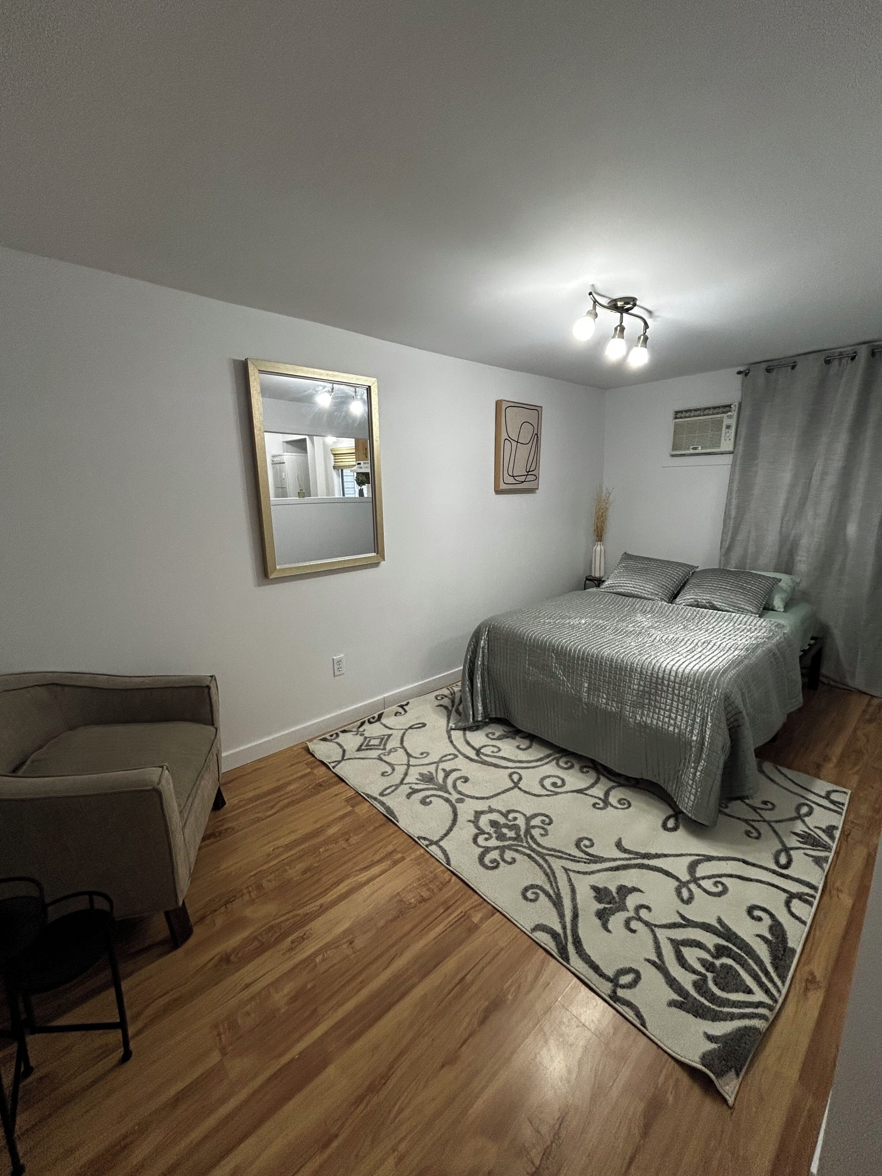 1 habitación, tabla de planchar con plancha, wifi y ropa de cama 