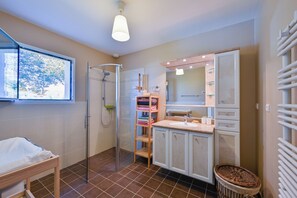Dusche, Haartrockner, Handtücher
