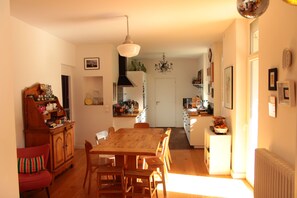 Dining - Furnished house to rent july and august - near Lyon (Bron)