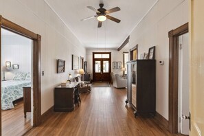 6 Schlafzimmer, Bügeleisen/Bügelbrett, kostenloses WLAN, Bettwäsche