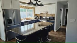 Private kitchen - Private Dream Home with Pool in LA (Los Angeles)