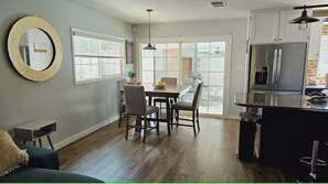 Dining - Private Dream Home with Pool in LA (Los Angeles)