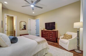 Room - Outdoor Oasis in Downtown Houston with Pool & Hot-Tub (Houston)