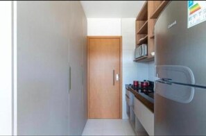 Căn hộ tiện nghi đơn giản, quang cảnh hồ bơi | Bếp riêng