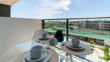 舒适公寓, 泳池景观 | 室外用餐