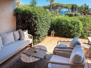 Property grounds - Appartement bord de mer & accès à la plage (Grimaud)