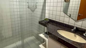 Apartment, 1 Bedroom, Accessible, Balcony | Bathroom