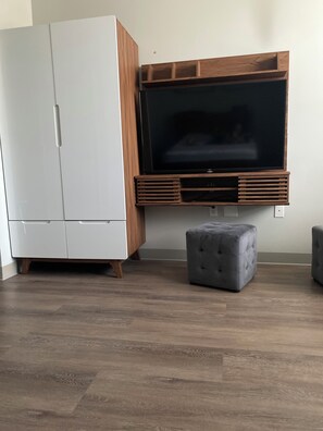 Interior - Serene 1-bedroom apartment with AC in Springfield (Springfield)