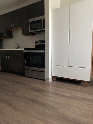 Private kitchen - Serene 1-bedroom apartment with AC in Springfield (Springfield)