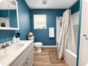 Hair dryer, towels, soap, shampoo - The Liberty Nook - Close to Fort Benning / Graduation Ready / Pet Friendly (Columbus)