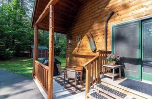 Terrace/patio - Cozy 3-bedroom log cabin nestled in the peaceful woods of central Maine (New Portland)