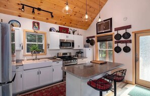 Private kitchen - Cozy 3-bedroom log cabin nestled in the peaceful woods of central Maine (New Portland)
