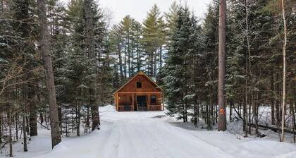 Cozy 3-bedroom log cabin nestled in the peaceful woods of central Maine