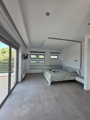 3 bedrooms, bed sheets - Mediterraneo Retreat Villa– Attica, Temple of Poseidon, Lavrio, Athens Airport (RX37+W67 Keratea)