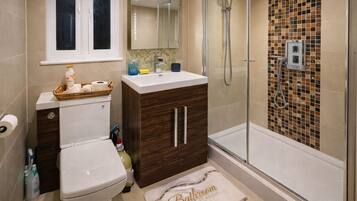 Shower, jetted tub, hair dryer, towels