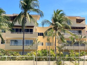 Exterior - Bright and airy 2BR/2BA Nueva Vallarta condo with beach access (Nayarit)