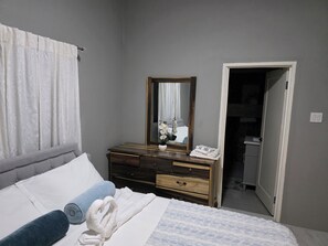 3 bedrooms, iron/ironing board, WiFi, bed sheets - Tremendous 3-bedroom house in charming Hordley awaits you (Hordley)