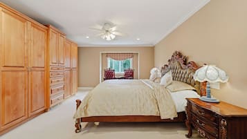 4 bedrooms, in-room safe, iron/ironing board, WiFi
