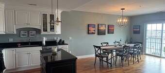 Cozy 2-bedroom condo in New Buffalo with indoor/outdoor pools