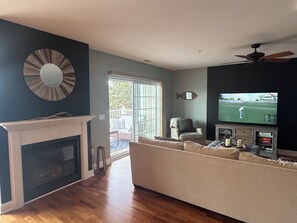 TV, fireplace
