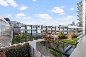 Property grounds - Chic City Oasis with Parking & Resort Amenities near Wynyard Quarter (Auckland CBD)