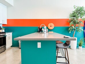 Private kitchen - Loft w/ Gym 5 Miles to Disney & Pet Friendly (Santa Ana)