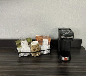 Coffee and/or coffee maker - Hometowne Studios By Red Roof Birmingham (Birmingham)