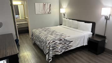 Desk, laptop workspace, blackout curtains, free cots/infant beds