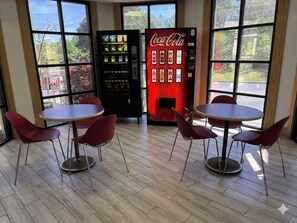 Vending machine - Red Roof Inn Birmingham (Birmingham)