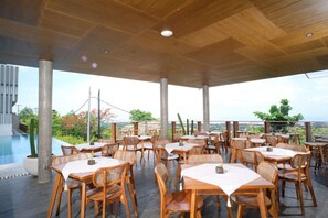 Outdoor dining - THE LEDGE ULUWATU (Uluwatu)