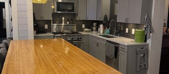 Family-Friendly 4 Bedroom home with Lake Access - w/Kayaks/SUP's/Water Mat