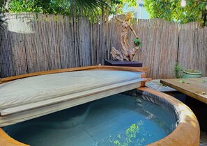 Bañera de hidromasaje exterior