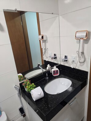 Bathroom - Luxury apartment 200 meters from the beach. (Porto Seguro)