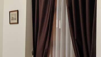 Family Triple Room, Patio, Courtyard View | Interior