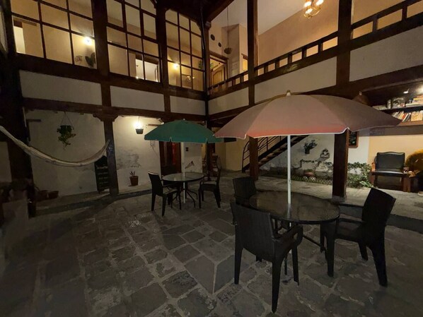 Courtyard - Hotel Casa Olmedo (Quito)