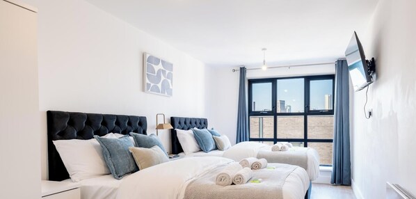 2 bedrooms, iron/ironing board, free WiFi, bed sheets - Stunning Sky View Apartment | Parking | O2 | City (Deritend)