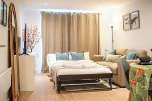 Living area - Stunning Sky View Apartment | Parking | O2 | City (Deritend)