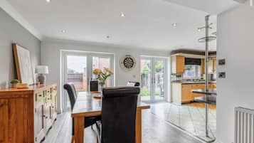 House, 3 Bedrooms, Smoking, Patio | Dining room