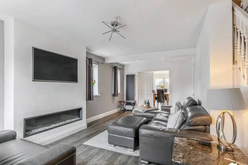 Casa, 3 camere da letto, fumatori, patio | Area soggiorno | Libri
